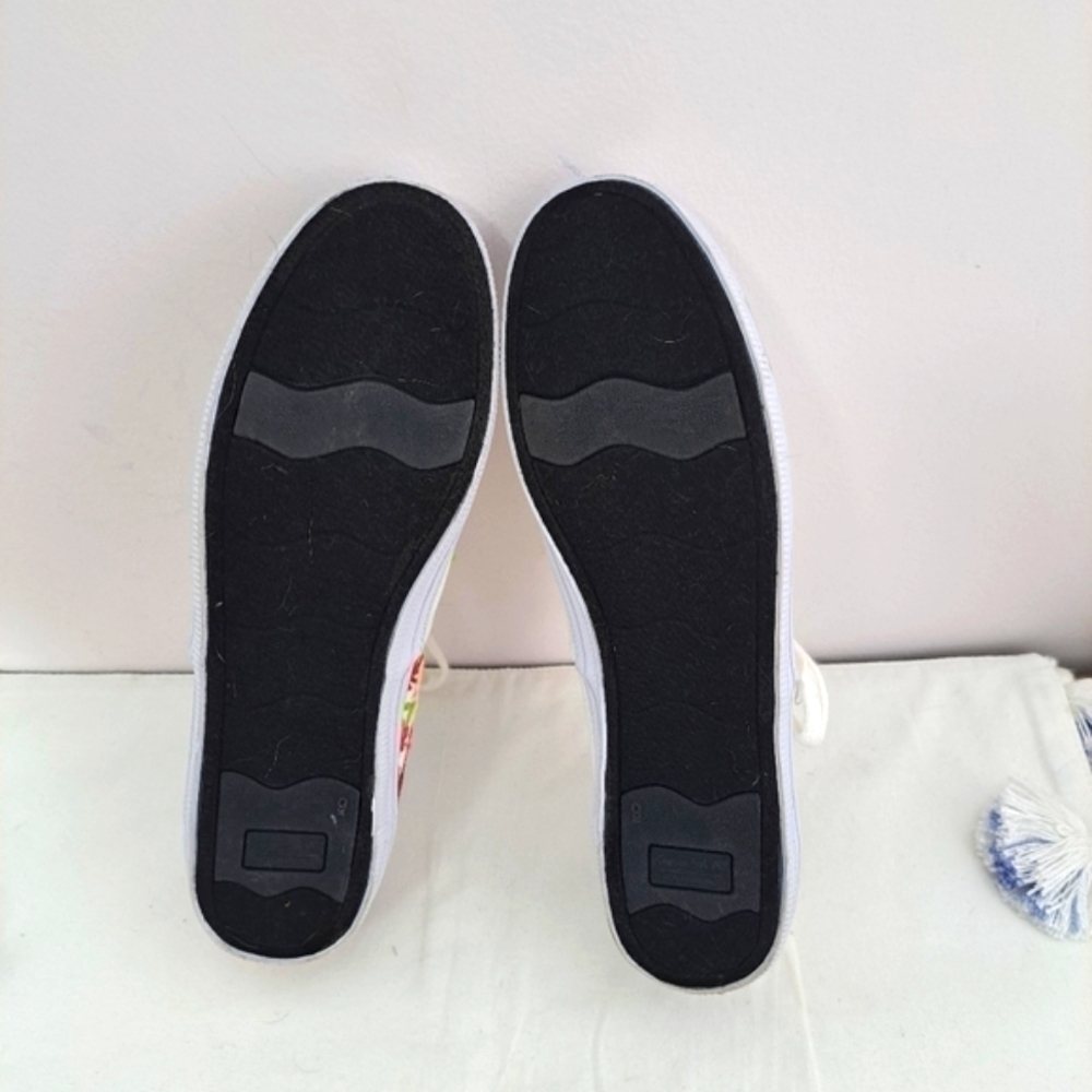 Custom hand embroidered floral canvas tennis shoe 9 - Picture 6 of 13